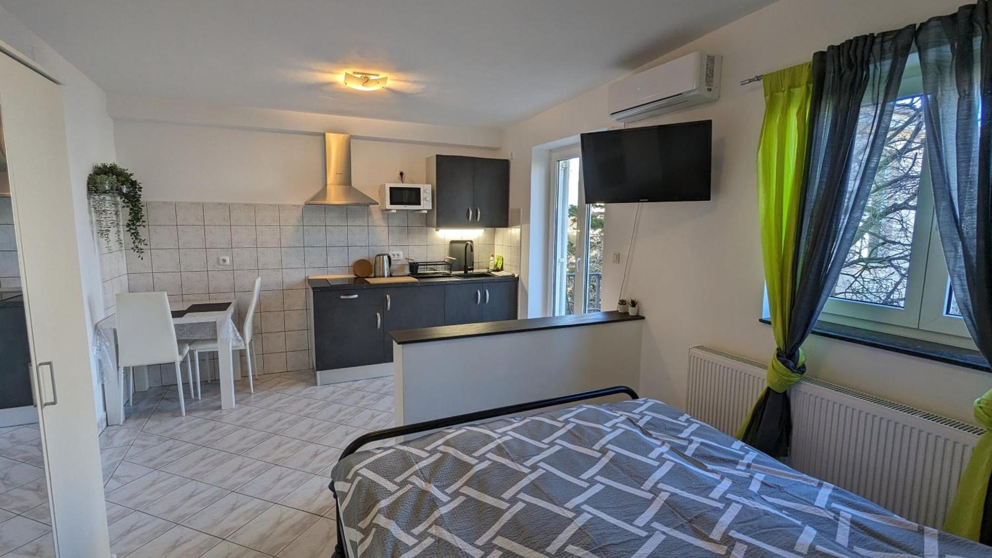Apartments Kety - Central Heating Криквеница Екстериор снимка