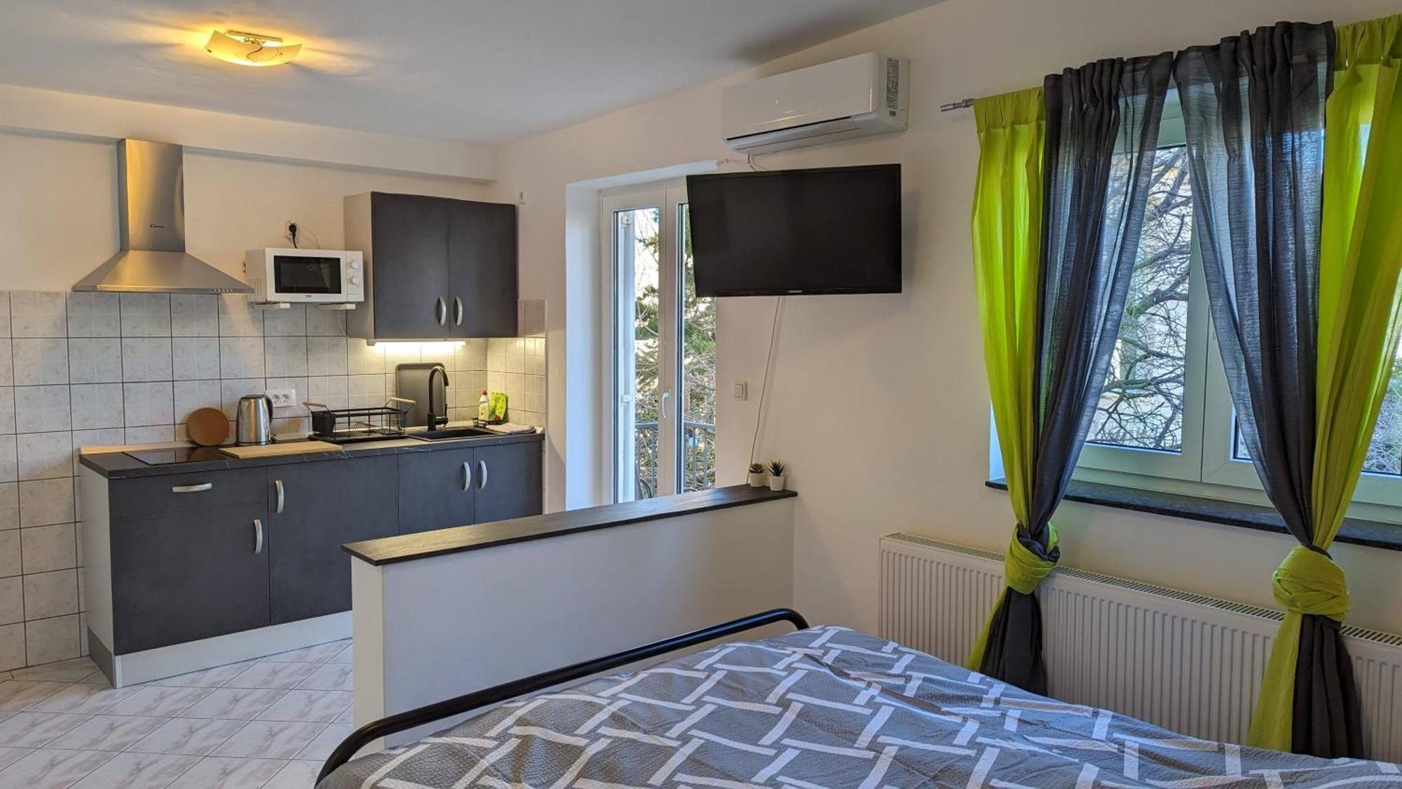 Apartments Kety - Central Heating Криквеница Екстериор снимка